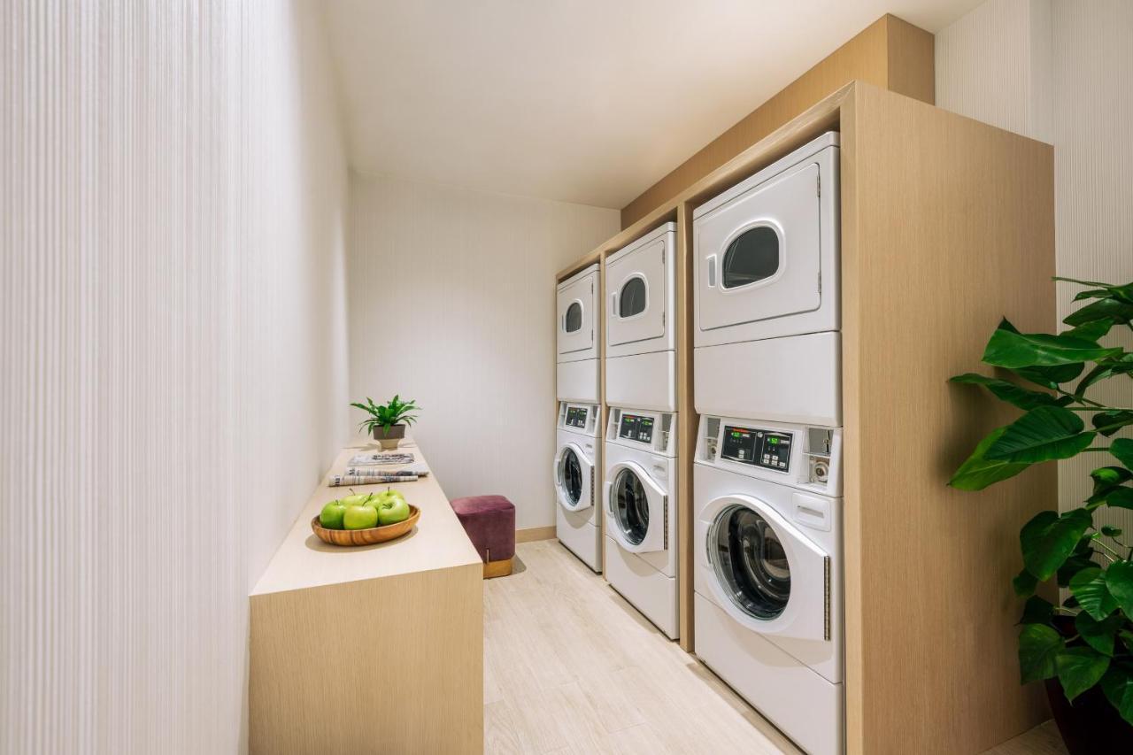 Two Macdonnell Road Aparthotel Hong Kong Ngoại thất bức ảnh